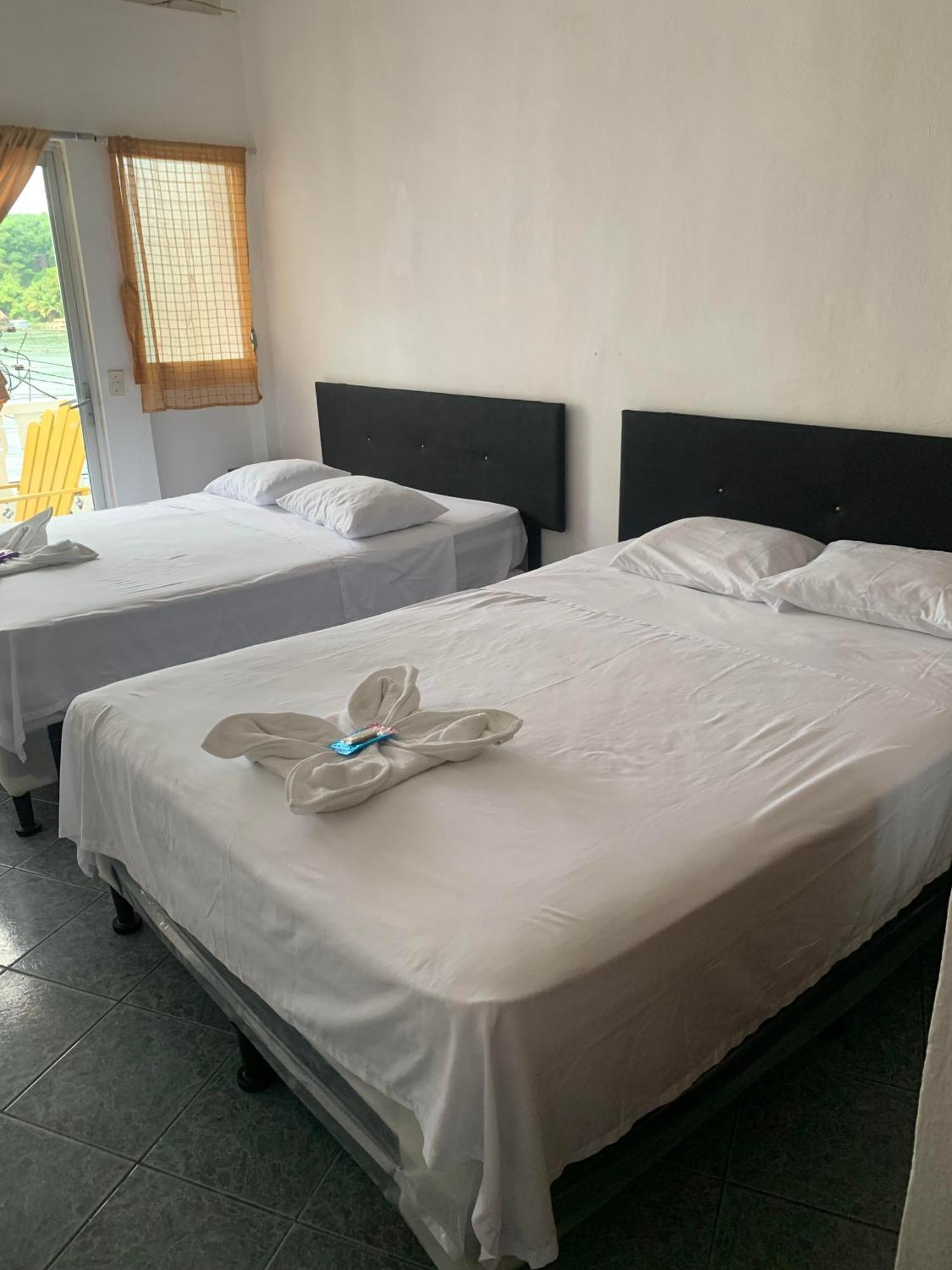 Hotel Aurora Флорес Экстерьер фото