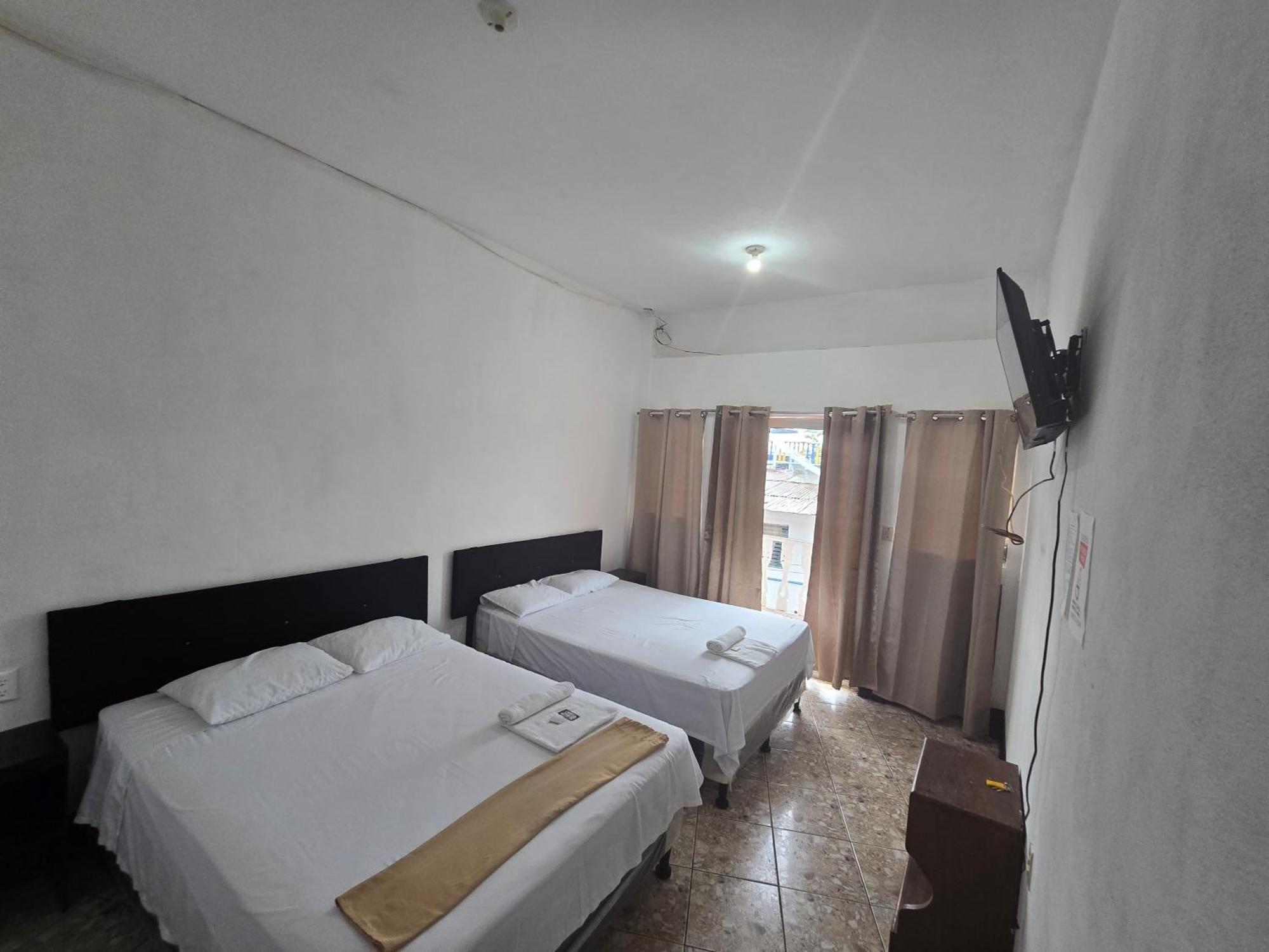 Hotel Aurora Флорес Экстерьер фото